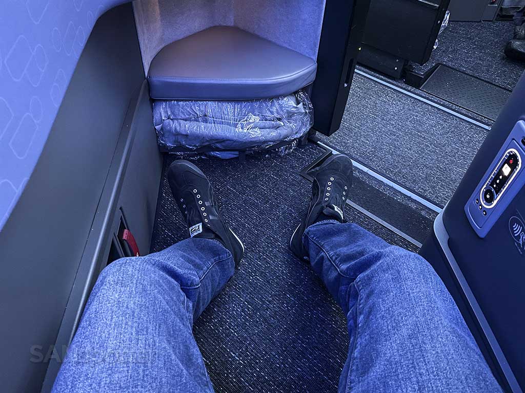 Jetblue mint suites leg room