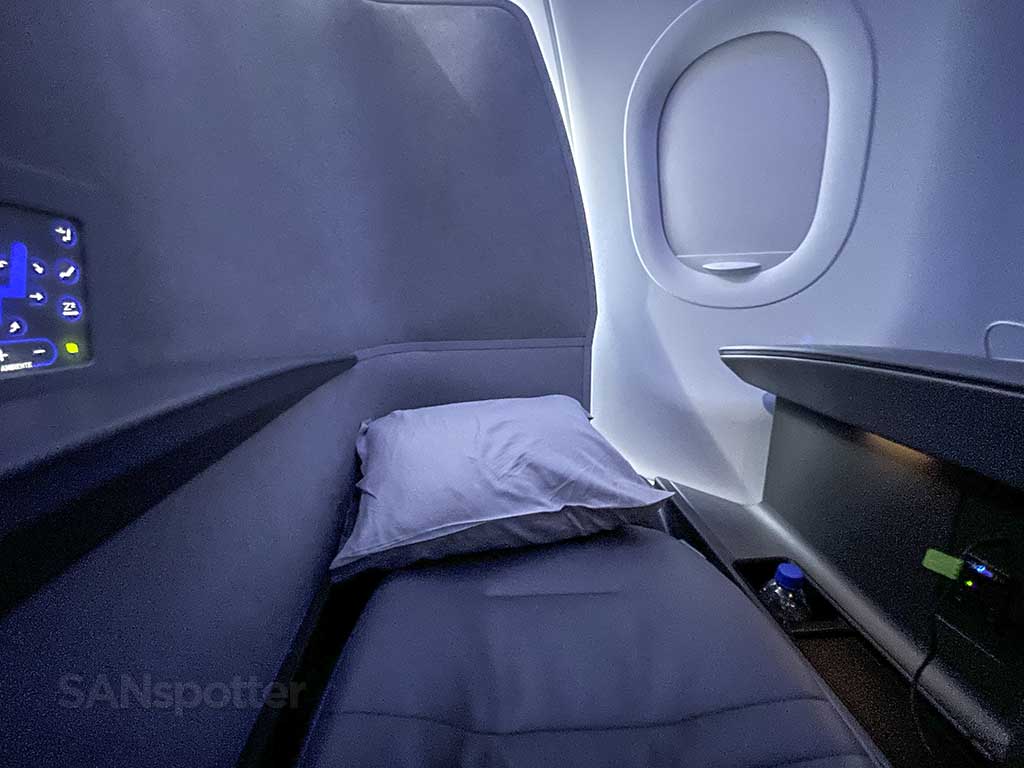 JetBlue mint suites bed