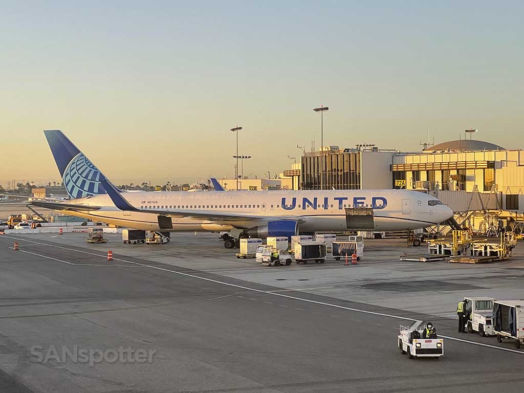 United 767-300 LAX