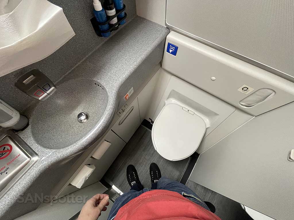 United 767-300 Polaris business class lavatory