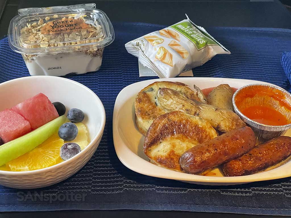 United Polaris business class breakfast