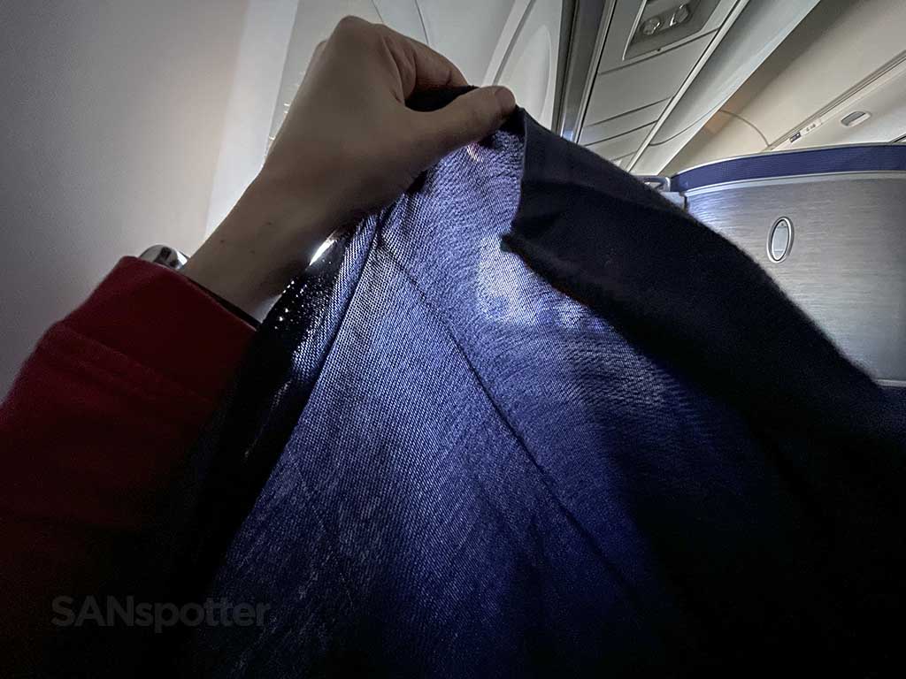 United Polaris business class blanket