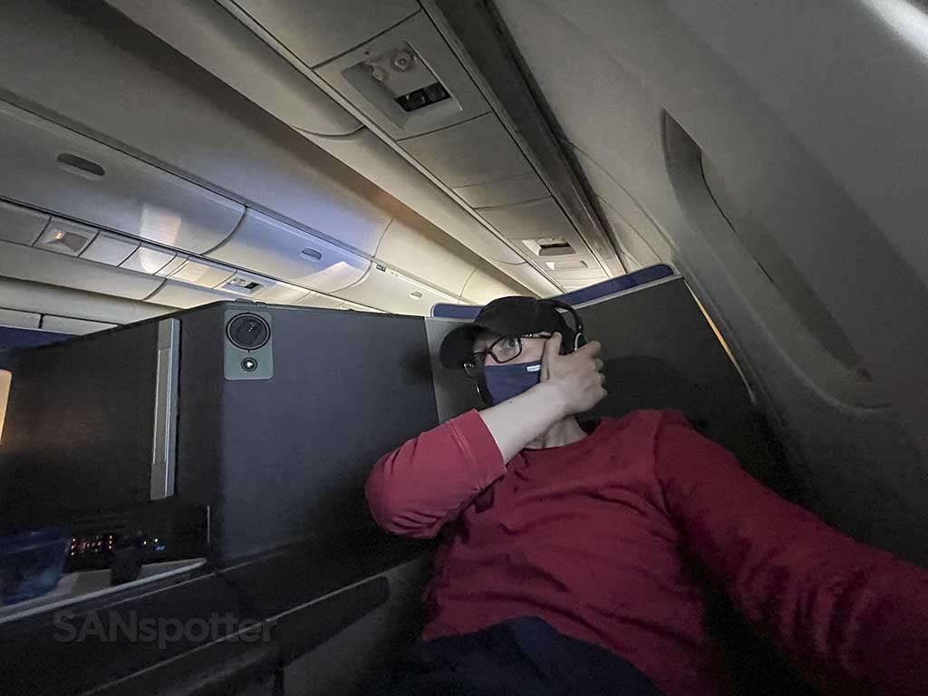 SANspotter United airlines headphones