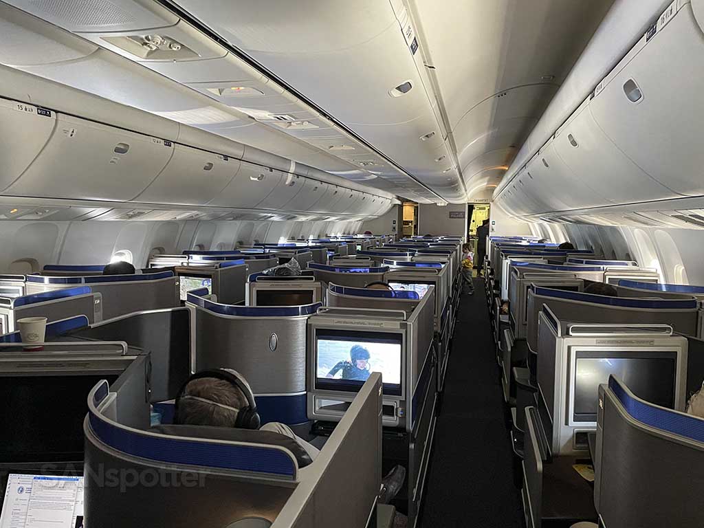 United 767-300 business class cabin