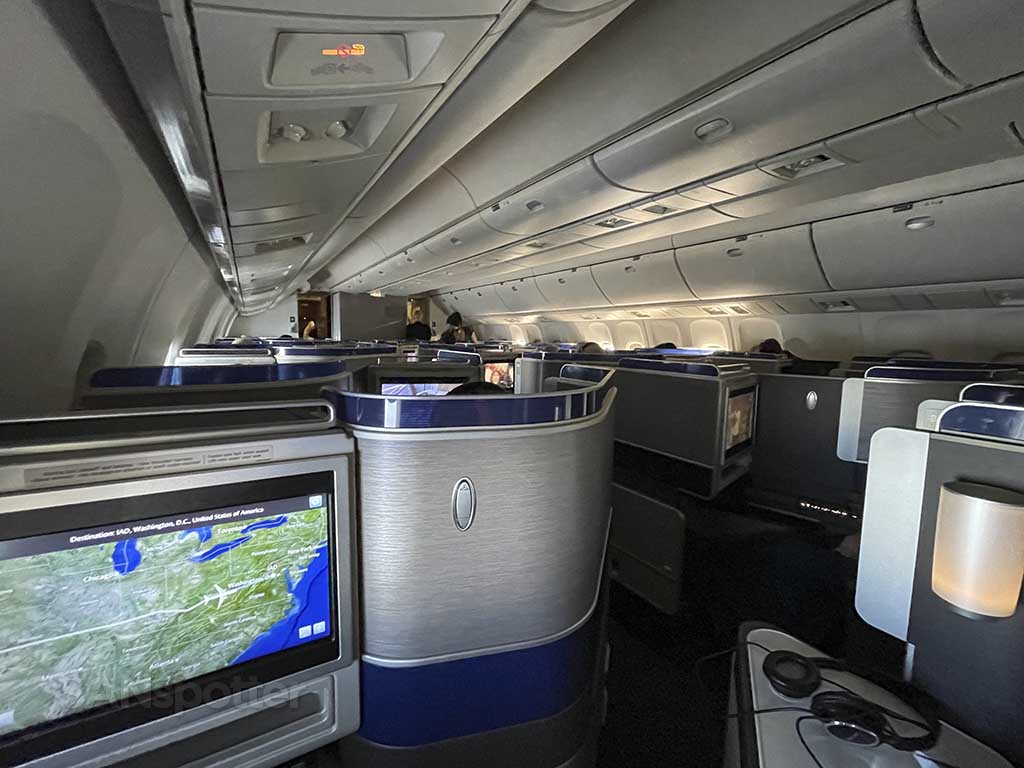 United Polaris business class video screen
