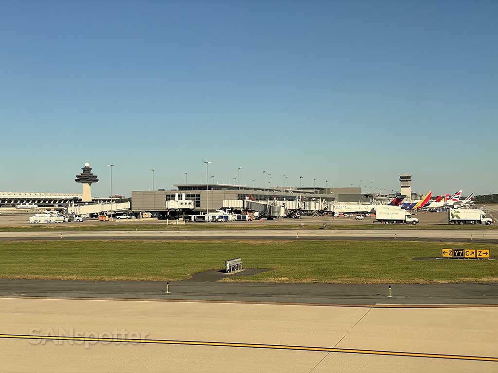 Dulles airport terminal