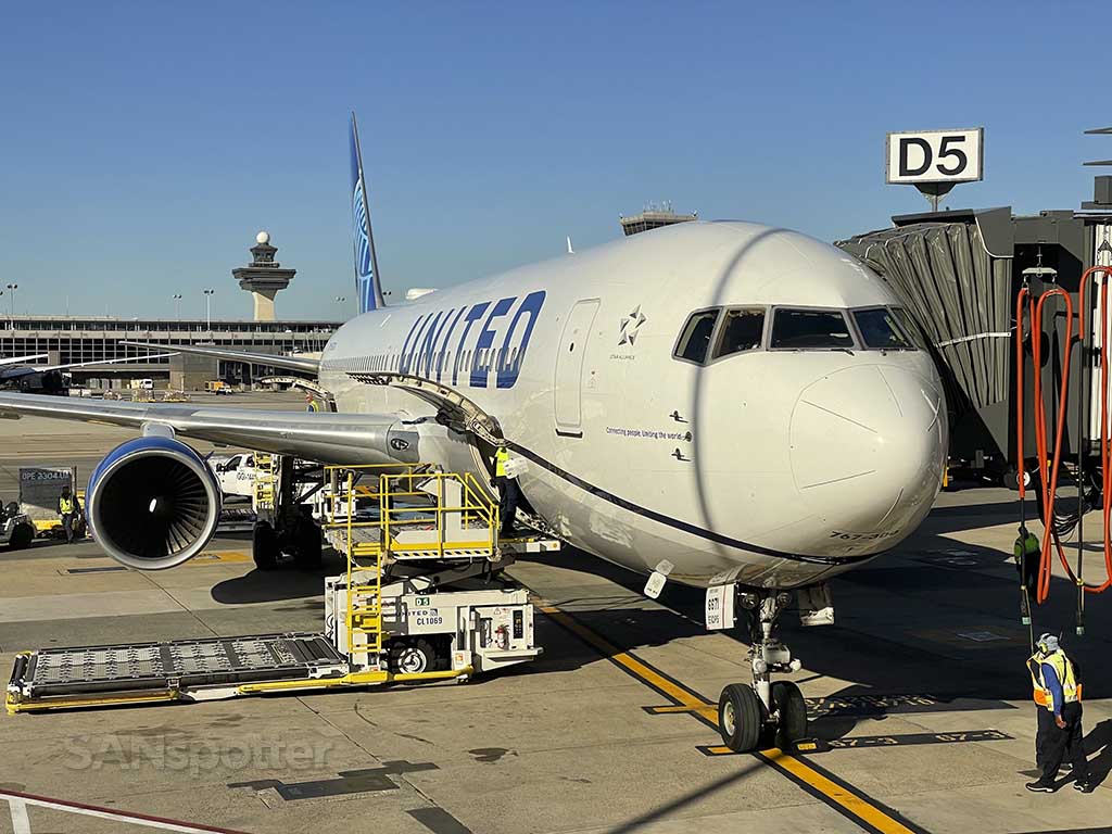 United 767-300 IAD gate D5