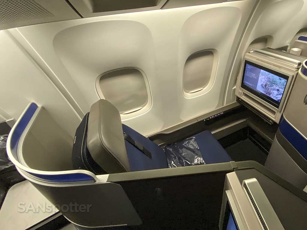 United Polaris seat privacy