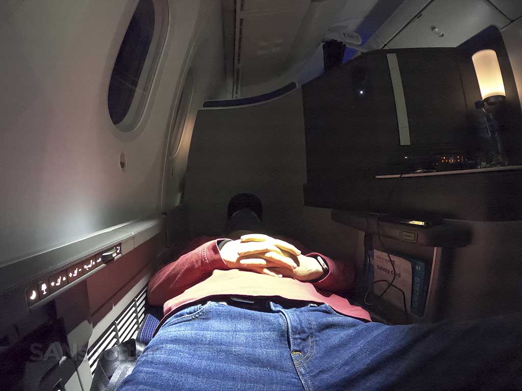 United 787-8 business class lie flat seat