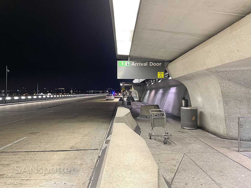 IAD airport passenger drop off