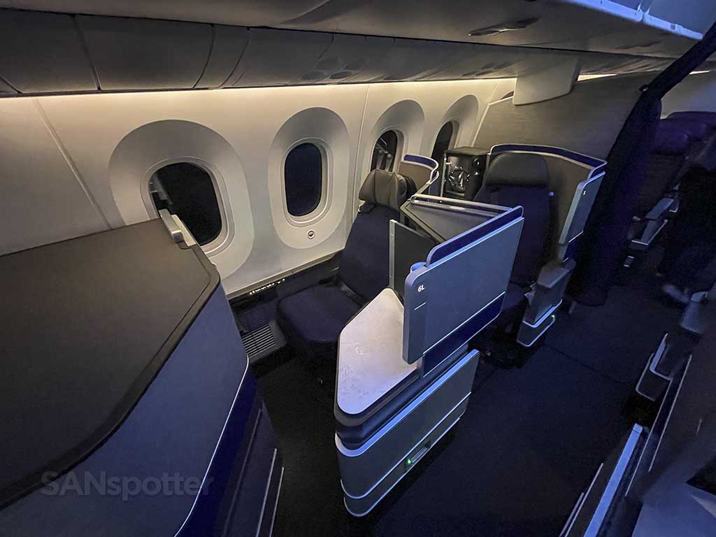 Seat 6L United 787-8 business class 