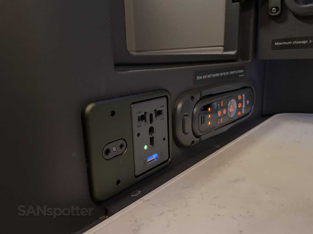 United Polaris in seat power outlets 