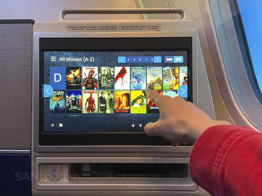 United 787-8 business class video screens 
