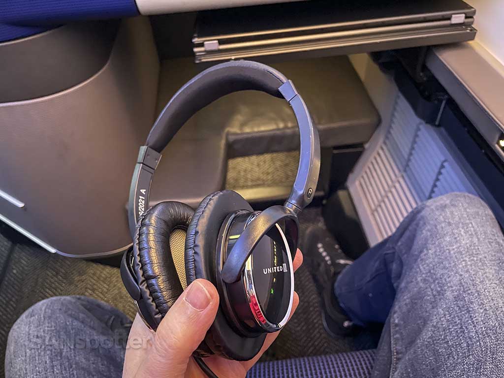 United business class noise canceling headphones 