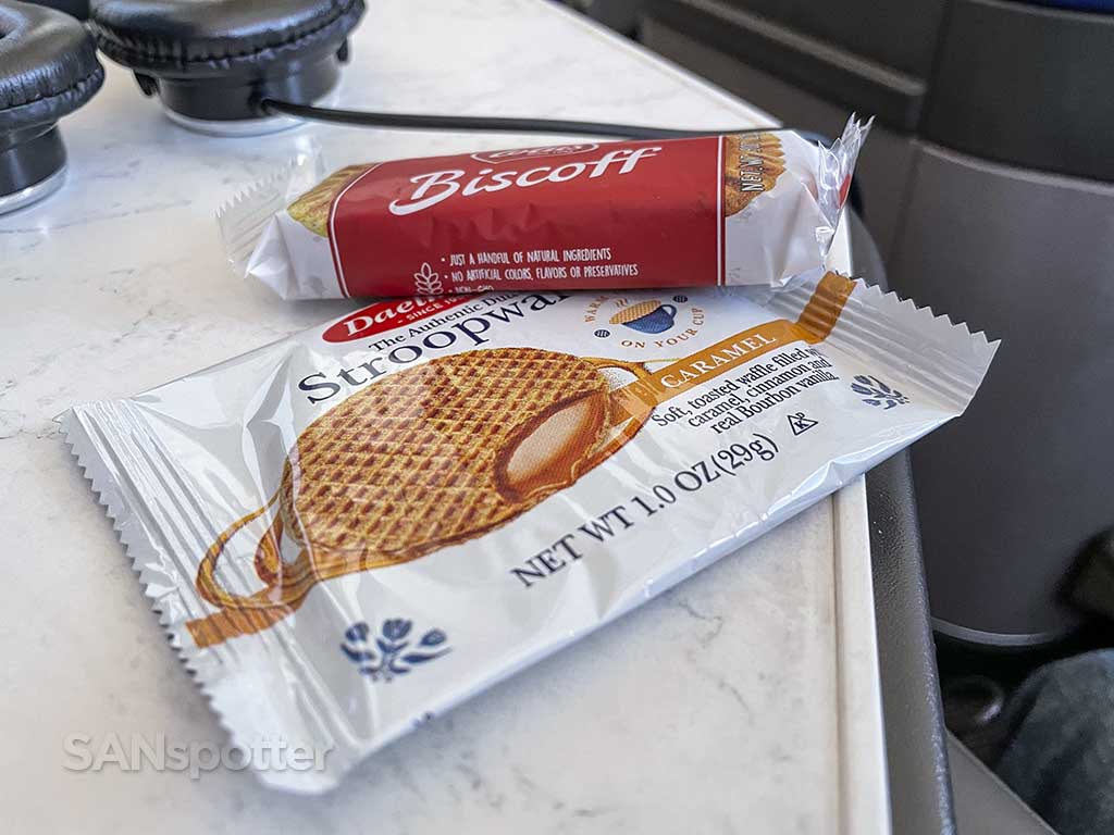 United business class pre landing snack