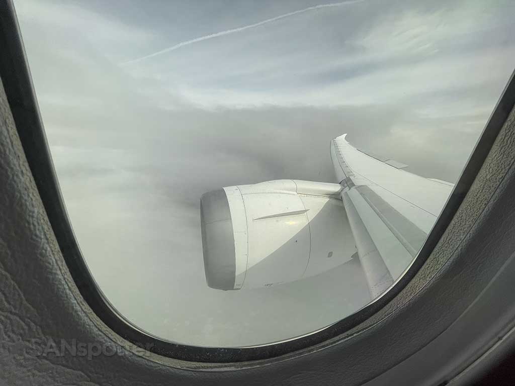 Flying in clouds United 787-8 