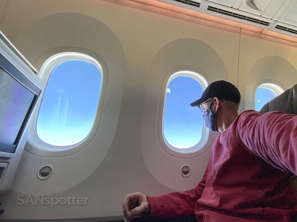 SANspotter selfie looking out United 787-8 windows 