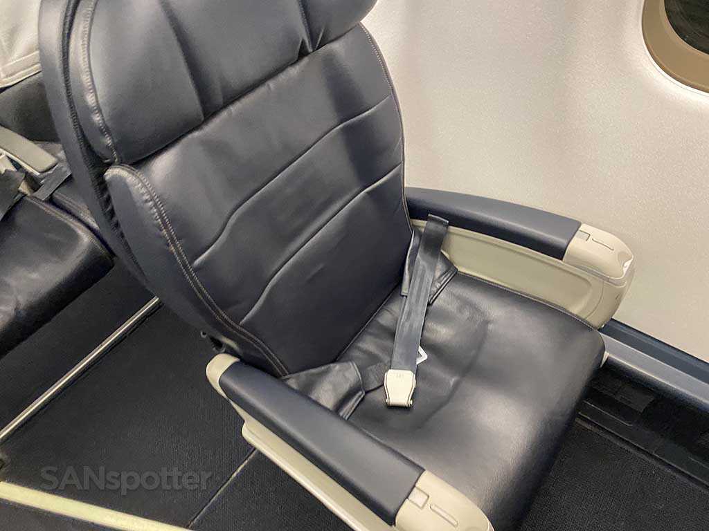 Alaska Airlines e175 first class seat