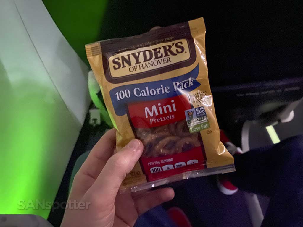 Alaska airlines e175 first class snack