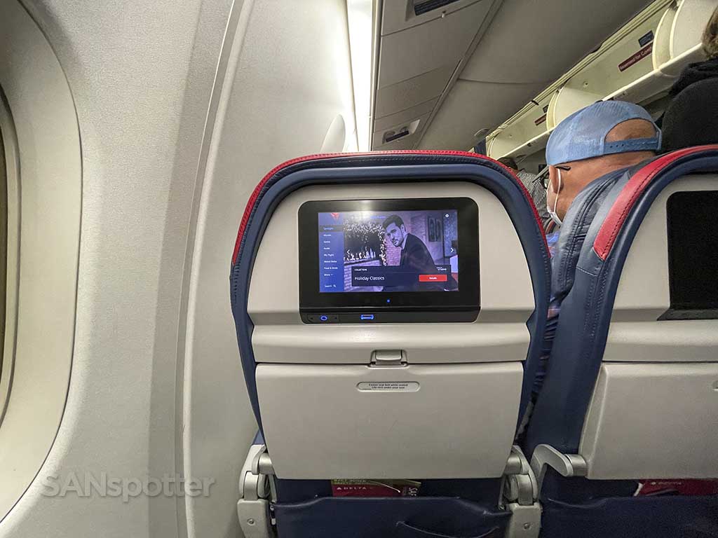 Delta 767-300 comfort + seat backs and video screens