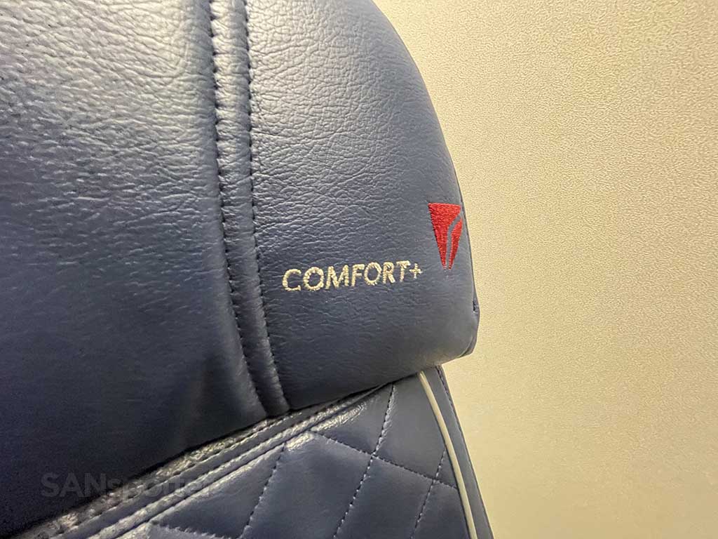 Delta comfort + stitching in headrest 
