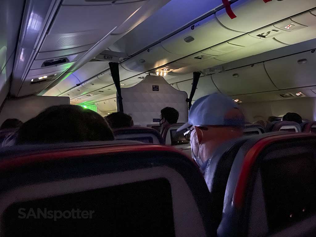 Delta 767-300 comforters plus cabin lights turned off