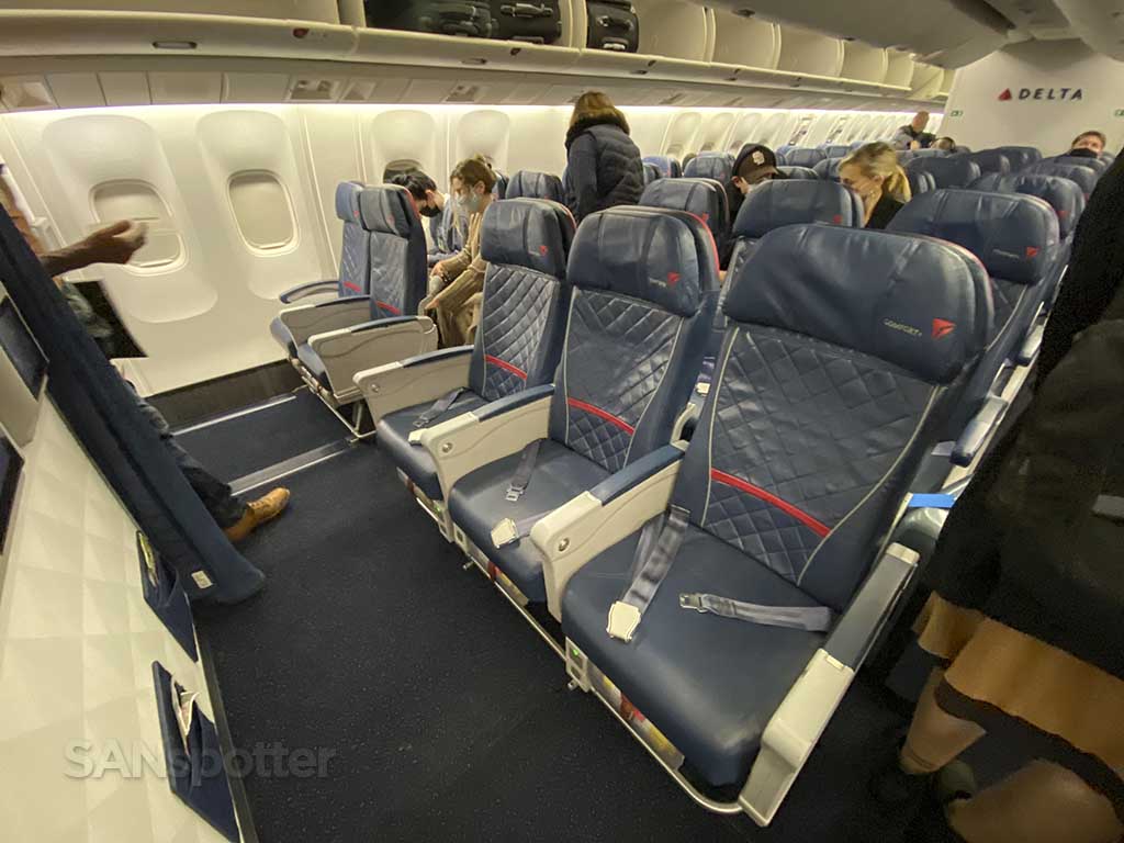 Delta 767-300 Comfort Plus seats