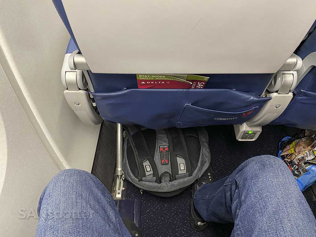 Delta Air Lines 767-300/ER comfort plus seat pitch
