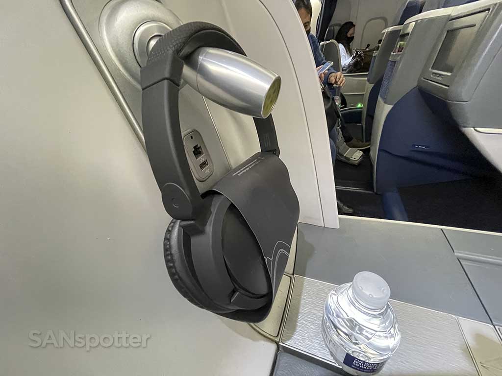 Delta 767-300 first class noise canceling headphones 