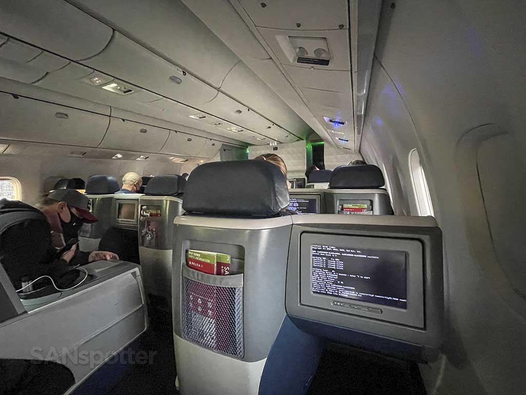 Delta 767-300 first class video entertainment system reboot