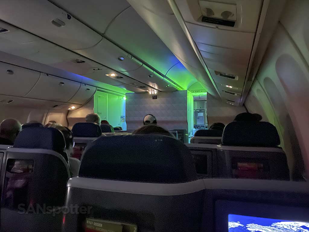 Delta 767-300 first class cabin lights