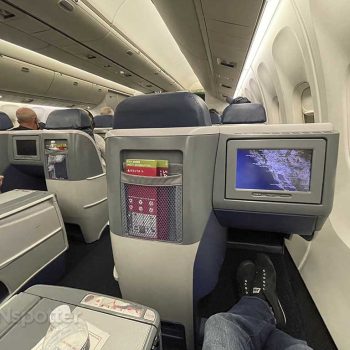 Delta 767-300 first class review: old seats, bad food, friendly service