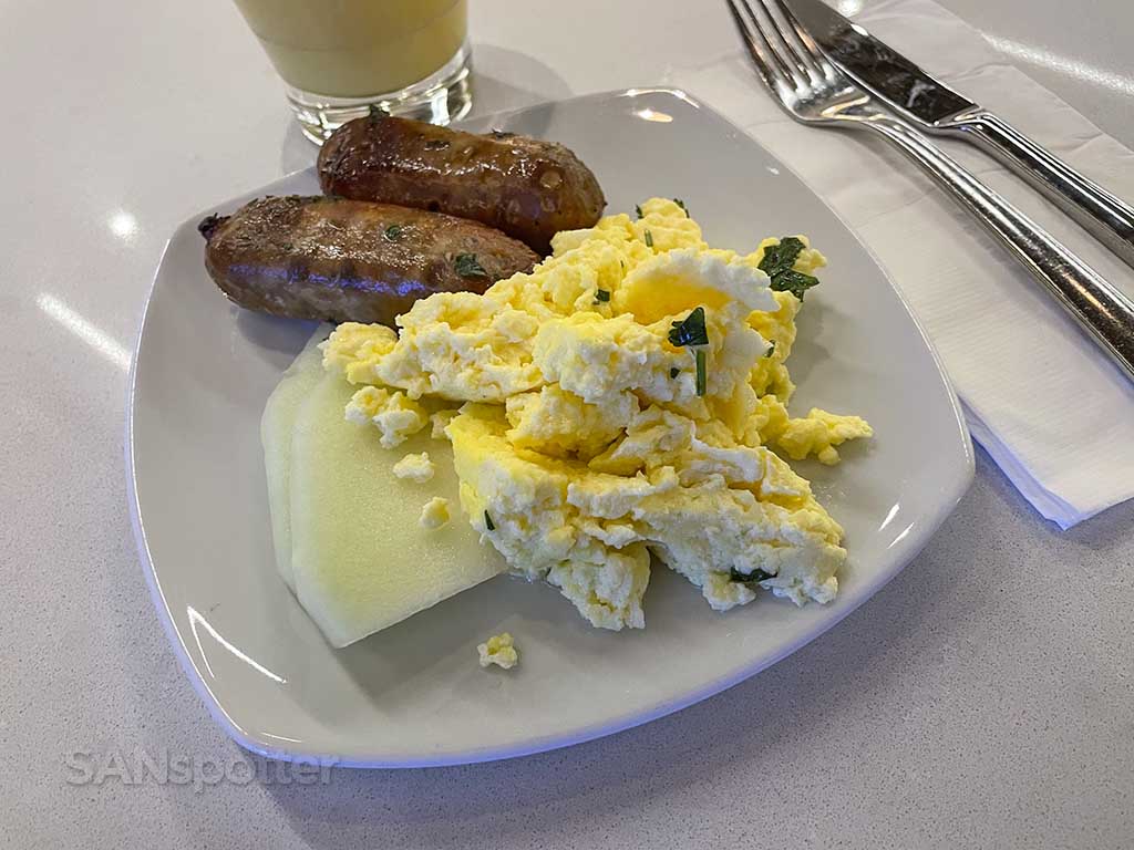 JFK American Airlines flagship lounge breakfast 