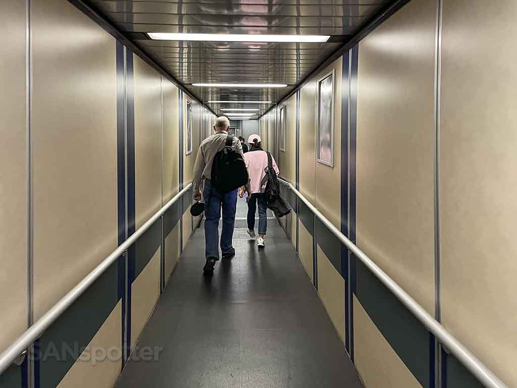 Delta air lines jet bridge San Diego airport