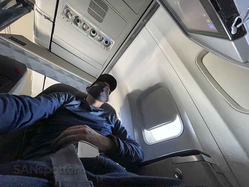 Delta 737-800 first class seat comfort 