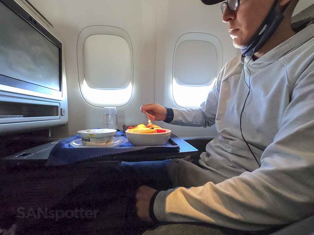 United business class breakfast review 