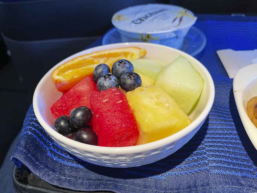 United business class breakfast fruit and yogurt 