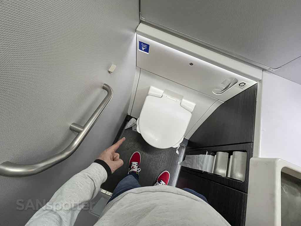 United 777-300er business class lavatory 