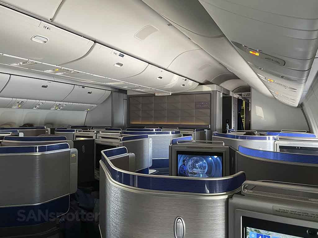 United 777-300er business class full cabin