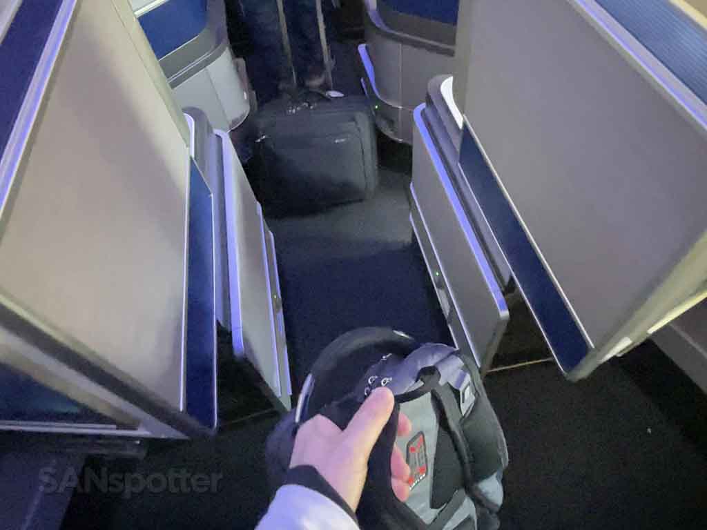 United 777-300er business class aisle