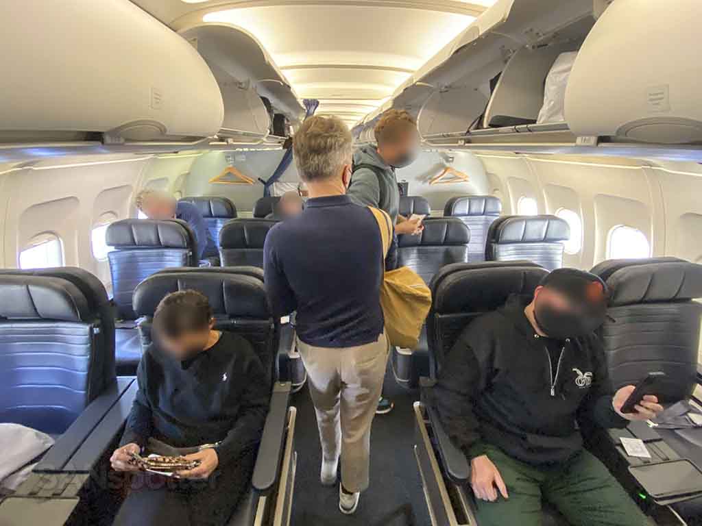 United A319 First Class Cabin