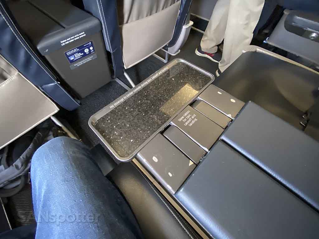 United a319 first class center arm rest