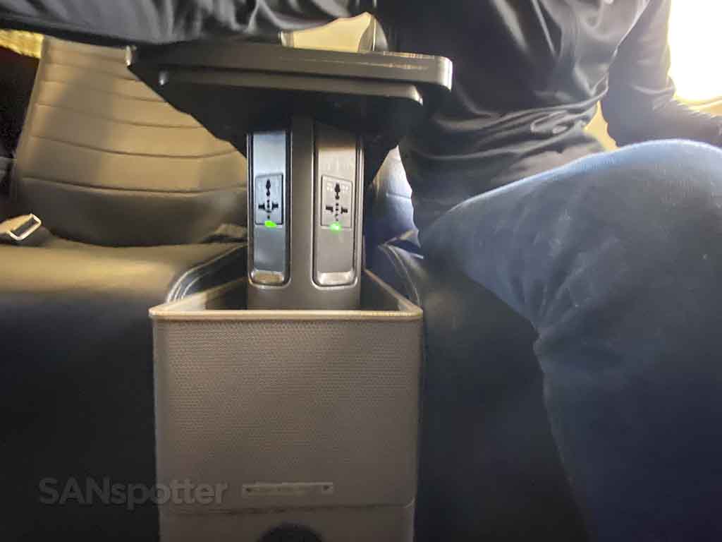 United a319 first class electrical outlets 