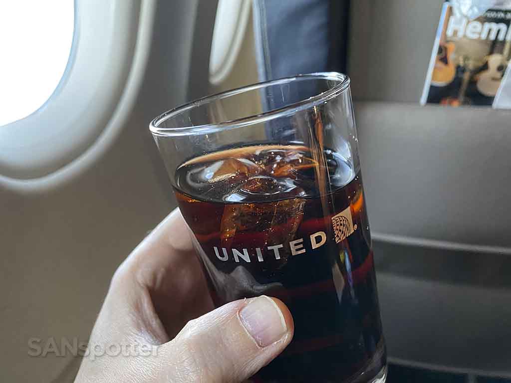 United airlines first class drinks