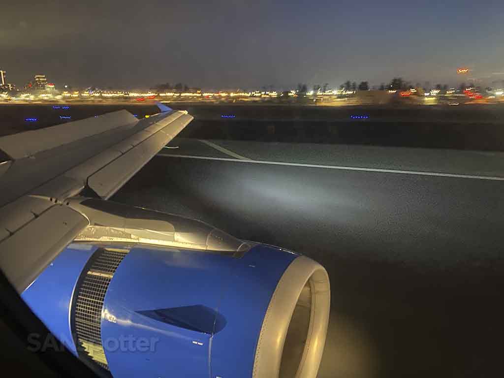 Landing at SAN on a United a319