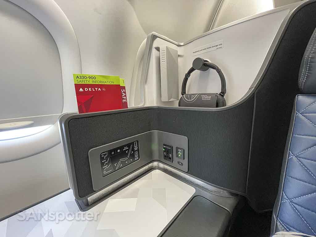 Delta one a330-900 seat details 