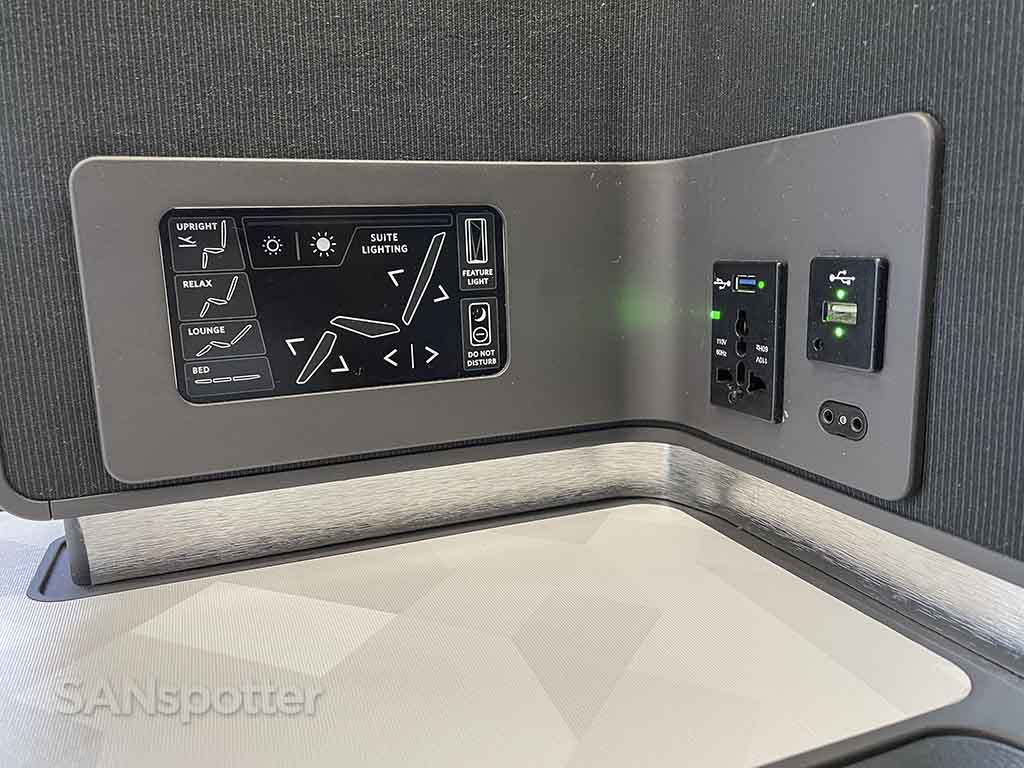 Delta one a330-900 seat controls and power ports