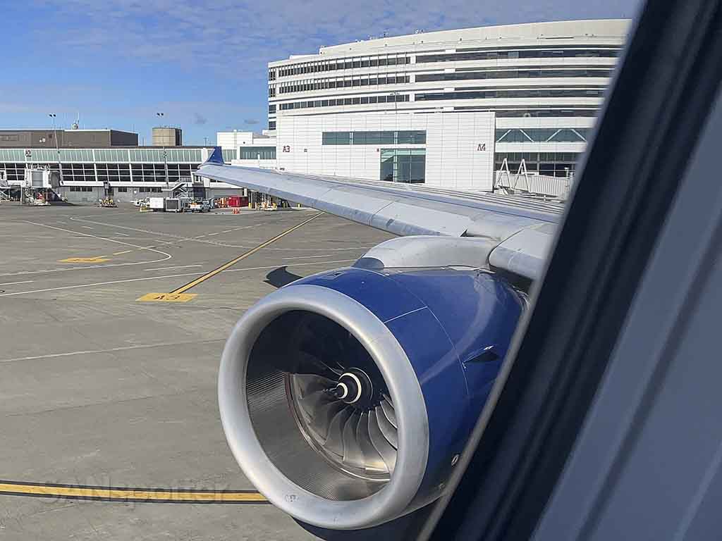 Delta a330-900neo engine and wing