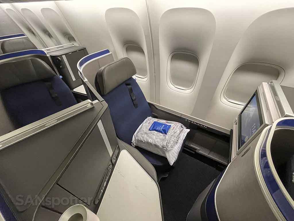 United 777-200 business class seat to Hawaii 