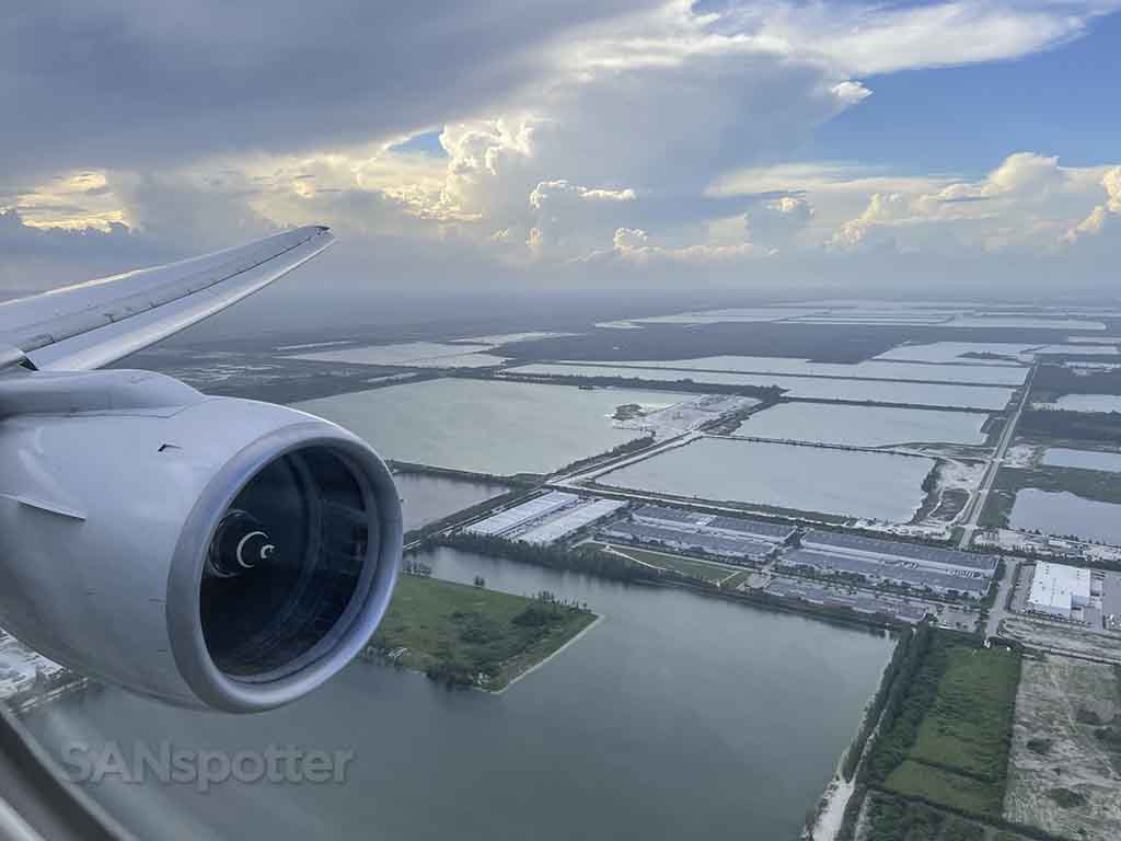 American Airlines 777-200 approaching Miami airport